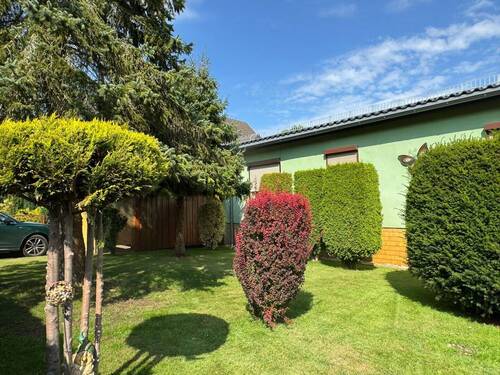 Wohnhaus Vorgarten - EFH mit viel Nebengelass, Garage, Carport, sehr gepflegter Garten in einer ruhigen, waldreichen Umgebung unweit vom Stadtzentrum und Haffbad