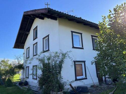 Hausansicht - 7 Zimmer Mehrfamilienhaus, Wohnhaus zum Kaufen in Griesstätt