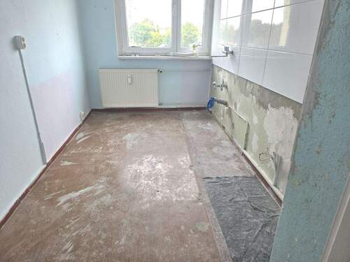 3. OG rechts Küche - **1 Monat mietfrei** - 1 RWE mit Tageslichtbad