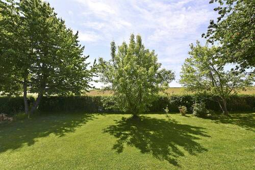 Blick in den großen Garten - Einfamilienhaus mit 160,00 m² in Vilsbiburg zum Kaufen