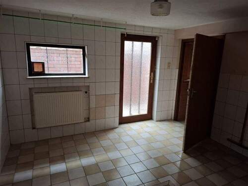 Hauswirtschaftsraum, Ausgang zur Kelleraußentreppe - 