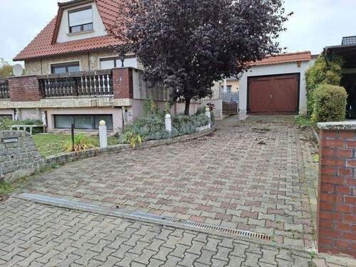 Zufahrt/Garage - Einfamilienhaus mit 138,30 m&sup2; in Aschersleben zum Kaufen