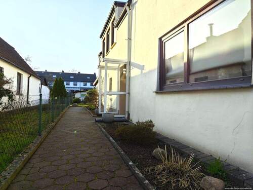 Weg zum EG - Mehrfamilienhaus, Wohnhaus mit 150,00 m&sup2; in Bremen zum Kaufen