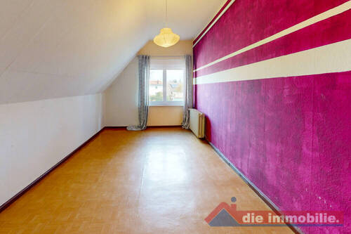 Großzügiger Raum im Obergeschoss - 