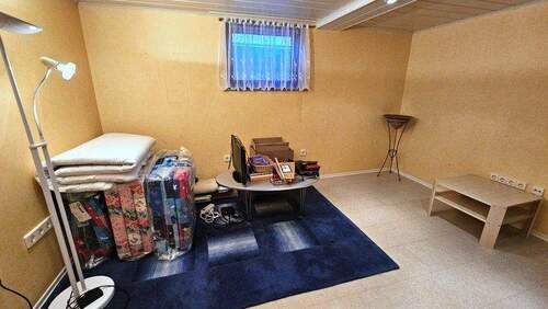 Zimmer / Büro im KG - 