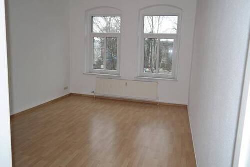 SAM_7660 - Großzügige 2-Zimmer mit Laminat, Wanne und Balkon in zentraler Lage! EBK mgl.