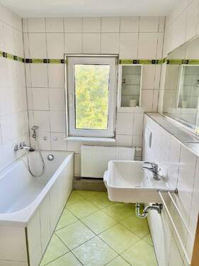 5 Bad mit Wanne - 