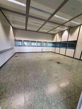 Flexibel unterteilbare Großraumbürofläche 3. OG - Büro in Augsburg zur Miete