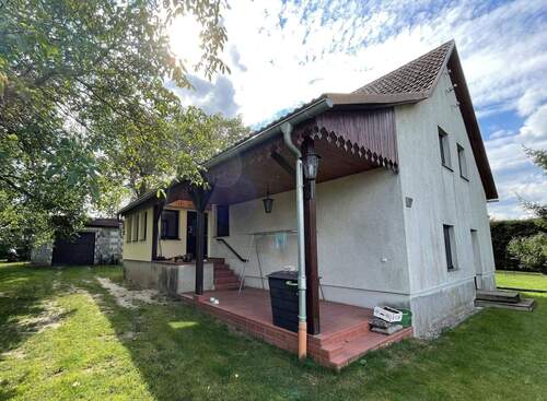 Hausansicht - Charmantes Einfamilienhaus mit großzügiger Wohnfläche auf großem Grundstück