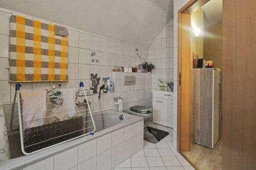 DG Badezimmer - 4 Zimmer Einfamilienhaus in Nordheim vor der Rhön