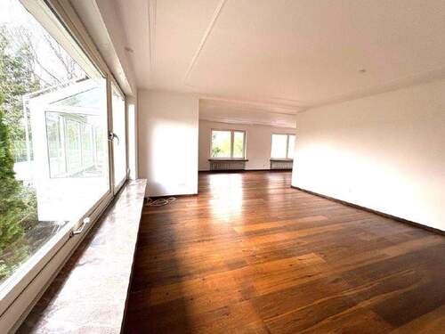 Wohnzimmer (2) (Medium) - 1 Zimmer Einfamilienhaus zum Kaufen in Künzell