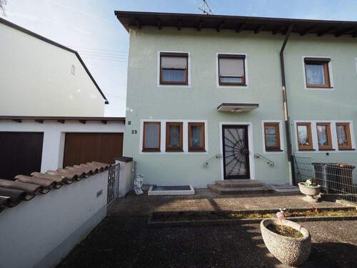 Ansicht Haus - 4 Zimmer Reihenendhaus zum Kaufen in Fahrenzhausen