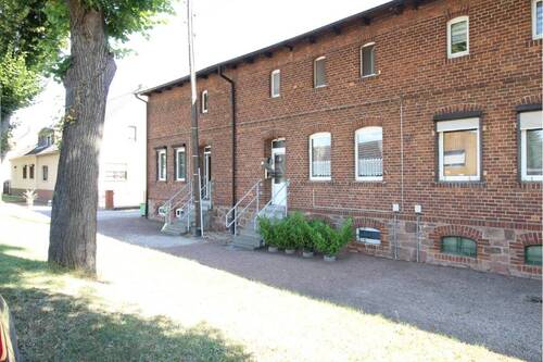 Reihenhäuser straßenseitig - 1 Zimmer Mehrfamilienhaus, Wohnhaus zum Kaufen in Südliches Anhalt