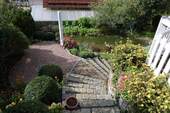 Steintreppe zum Garten - 