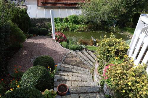 Steintreppe zum Garten - 