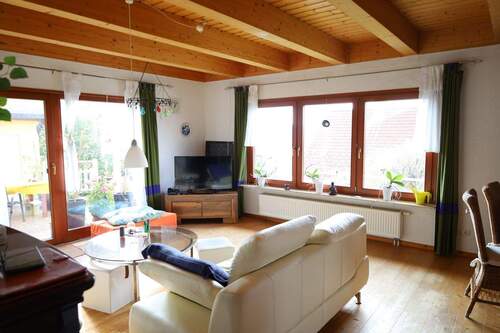 Wohnzimmer - 6 Zimmer Einfamilienhaus in Meßstetten
