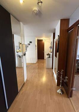 Eingangsbereich - 4 Zimmer Etagenwohnung zur Miete in Ludwigsburg