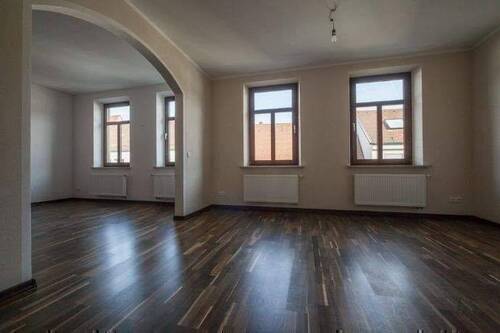 Wohnzimmer mit Essecke - Top Investition - 50% Anteil an schönem Mietshaus in Toplage von Forchheim. Noch günstig, aber die Immobilienpreise steigen wieder!