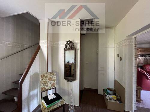 Diele und Treppe ins Dachgeschoss - 