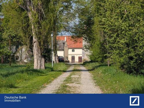 Einfahrt zum Grundstück - Historisches Anwesen mit Entwicklungspotenzial in Hedersleben