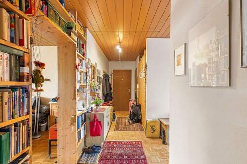 Flur - Etagenwohnung mit 101,00 m&sup2; in Neutraubling zum Kaufen