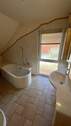 Badezimmer mit Badewanne - 