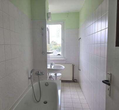 3. OG rechts Bad - 1 Zimmer Etagenwohnung in Burow