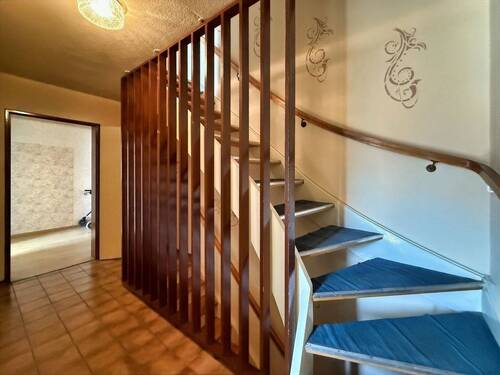 Flur Treppenhaus - 4 Zimmer Reihenmittelhaus in Salzgitter