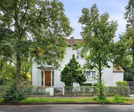 Hausansicht - Die Gelegenheit...großzügiges (sanierungsbedürftiges) Landhaus zum Bodenwert!