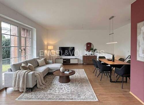 Einrichtungsbeispiel Wohn- und Essbereich (KI-optimiert) - 