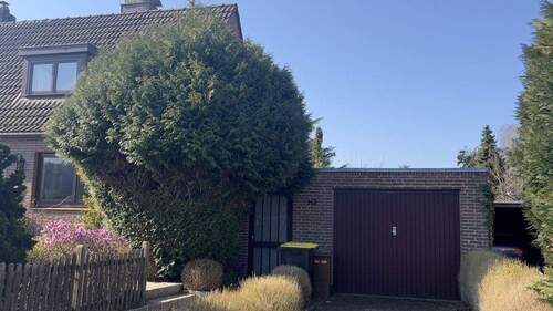 Vorderansicht mit Garage Sonne - 4 Zimmer Doppelhaushälfte zum Kaufen in Groß Grönau