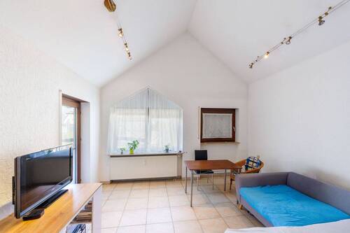Wohnzimmer - 2 Zimmer Etagenwohnung zum Kaufen in Weinstadt