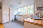 Große Küchen-Fensterfront - Etagenwohnung mit 102,00 m² in Freiburg im Breisgau zum Kaufen