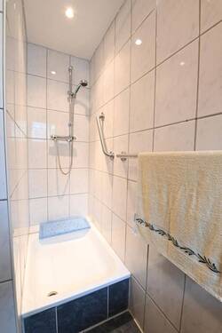 Dusche-Gäste WC - 