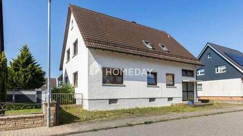 Außenansicht 1 - Familienglück beginnt hier - charmantes EFH mit Gartenidylle, viel Platz und Garage