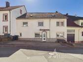 Vorderansicht_2 - Einfamilienhaus mit Ausbaupotential 