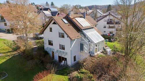Hausansicht - Gepflegtes Einfamilienhaus mit Einliegerwohnung und Doppelgarage in Stockach-Hoppetenzell