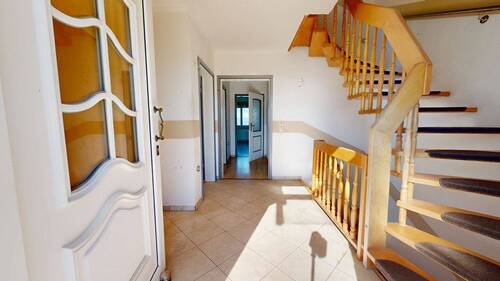Eingangsbereich - 9 Zimmer Einfamilienhaus zum Kaufen in Naumburg (Saale)