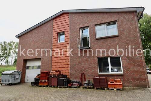 Hausansicht Giebel - Mehrfamilienhaus, Wohnhaus mit 152,00 m&sup2; in Neustrelitz zum Kaufen