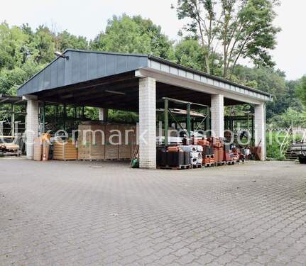 überdachter Lagerplatz - 