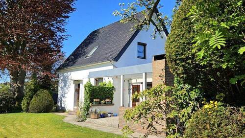 Alle Augen auf die Immobilie! - Alle Augen auf diese Immobilie! Grandioses EFH mit XXL-Garten, Nebengebäude + Garage! 0 % Käuferprovision!