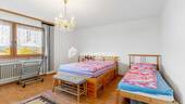 1. OG Schlafzimmer 1 - 