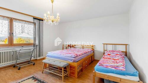 1. OG Schlafzimmer 1 - 