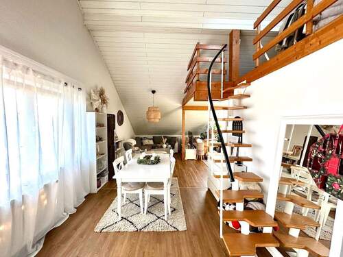 Wohnzimmer - Gut geschnittene Dachgeschosswohnung in beliebter Wohnlage