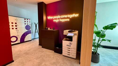 Flur mit Locker und Drucker - Büro in Hamburg