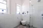 Gäste-WC mit Dusche - 