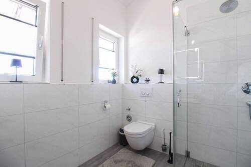 Gäste-WC mit Dusche - 