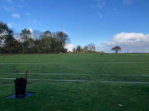 angrenzendes Grundstück - 