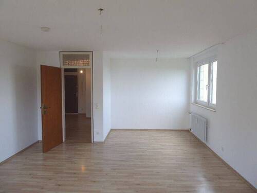 Wohnzimmer Bild 2 - 2 Zimmer Etagenwohnung in Pforzheim