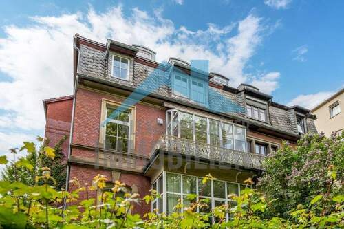 Außenansicht - Modernisierte und großzügige 3 ZKB-Wohnung mit Balkon und Wintergarten im Vorderen Westen!